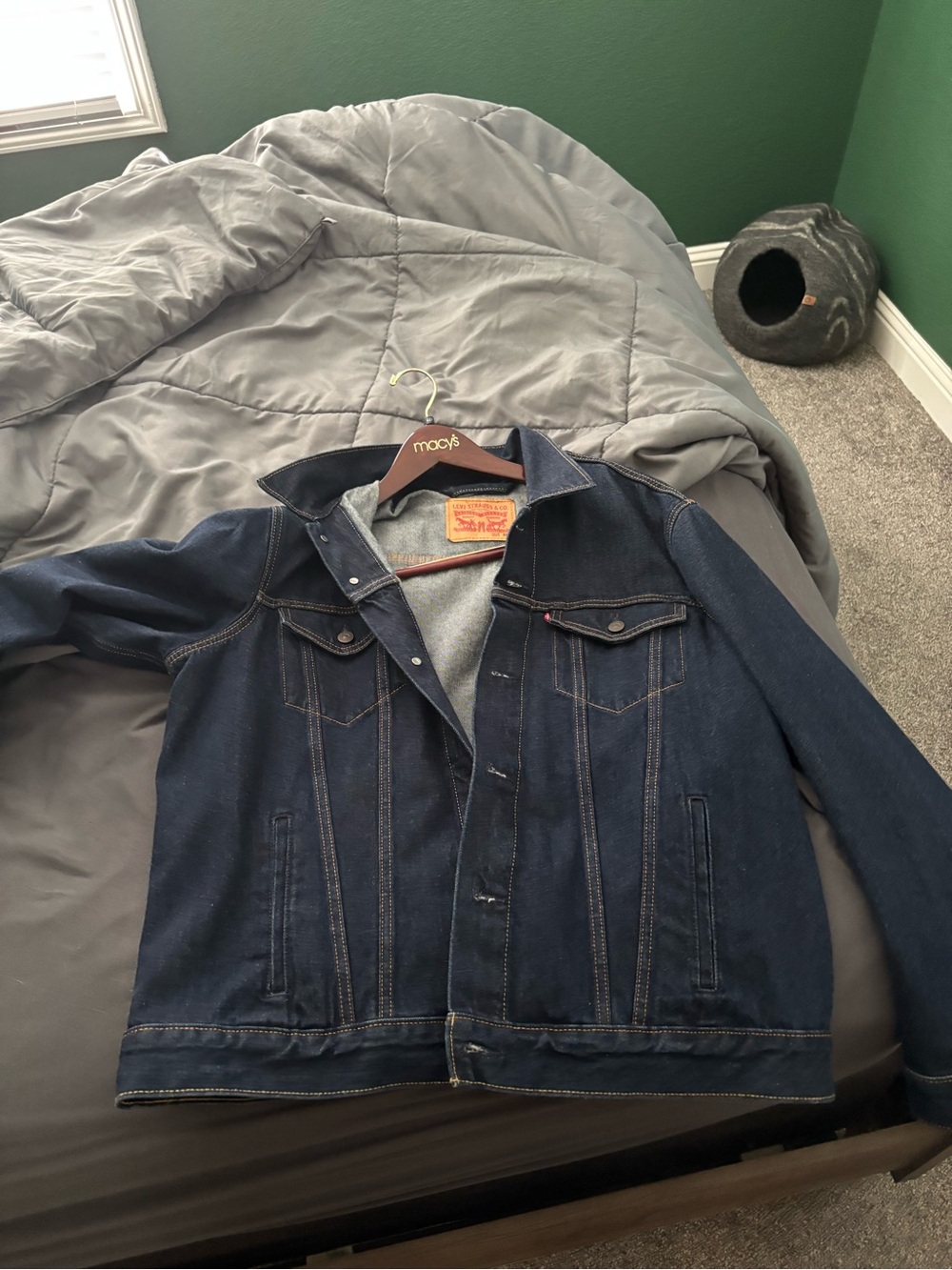 Levi's Men's Dark Blue Denim Jacket with Contrast Stitching